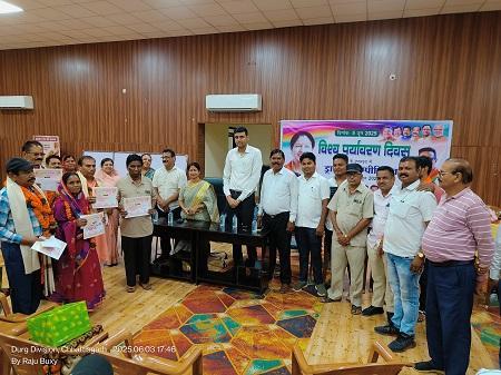नगर निगम के 5 कर्मचारियों को सेवानिवृत्ति पर दी भावभीनी विदाई... 1 नगर निगम के 5 कर्मचारियों को सेवानिवृत्ति पर दी भावभीनी विदाई...