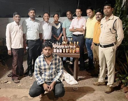 आबकारी विभाग की टीम ने बड़ी मात्रा में जप्त किये मध्यप्रदेश की विदेशी शराब, आरोपी गिरफ्तार... 1 आबकारी विभाग की टीम ने बड़ी मात्रा में जप्त किये मध्यप्रदेश की विदेशी शराब, आरोपी गिरफ्तार...