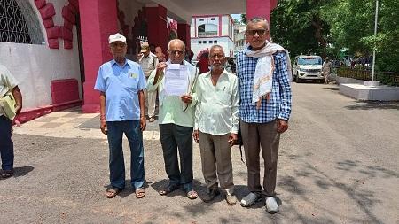 एचएससीएल वीआरएस कर्मचारियों की बकाया राशि: आवेदन की तिथि बढ़ाने जनवादी मजदूर एकता केंद्र ने कलेक्टर को सौंपा ज्ञापन... 1 एचएससीएल वीआरएस कर्मचारियों की बकाया राशि: आवेदन की तिथि बढ़ाने जनवादी मजदूर एकता केंद्र ने कलेक्टर को सौंपा ज्ञापन...
