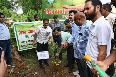 विश्व पर्यावरण दिवस पर भिलाई इस्पात संयंत्र व सशस्त्र सीमा बल ने किया वृहद वृक्षारोपण, लगाए 400 पौधे... 3 विश्व पर्यावरण दिवस पर भिलाई इस्पात संयंत्र व सशस्त्र सीमा बल ने किया वृहद वृक्षारोपण, लगाए 400 पौधे...
