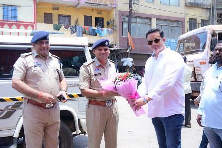 भिलाई में ट्रांसपोर्ट वर्कर्स को 5 लाख का बीमा, हेलमेट वितरण और पर्यावरण संरक्षण की अनोखी पहल... 1 भिलाई में ट्रांसपोर्ट वर्कर्स को 5 लाख का बीमा, हेलमेट वितरण और पर्यावरण संरक्षण की अनोखी पहल...