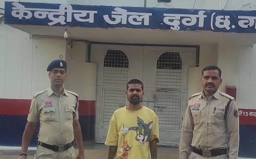 शराब पीने के लिये पैसे की मांग कर मारपीट करने तथा एक्टिवा वाहन को लूटकर भाग जाने वाले आरोपी को पकड़ने में दुर्ग पुलिस को मिली सफलता... 1 शराब पीने के लिये पैसे की मांग कर मारपीट करने तथा एक्टिवा वाहन को लूटकर भाग जाने वाले आरोपी को पकड़ने में दुर्ग पुलिस को मिली सफलता...