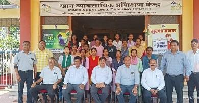 महिला सशक्तिकरण हेतु राजहरा माइंस में ड्राइविंग प्रशिक्षण कार्यक्रम का शुभारंभ...