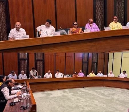 सांसद बृजमोहन अग्रवाल के पूज्य पिताजी श्री रामजी लाल अग्रवाल को संसद की समिति बैठक में दी गई श्रद्धांजलि.... 1 सांसद बृजमोहन अग्रवाल के पूज्य पिताजी श्री रामजी लाल अग्रवाल को संसद की समिति बैठक में दी गई श्रद्धांजलि....