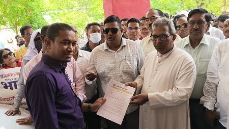 प्रदेश में बढ़ रहे ईसाइयों के ऊपर अत्याचार के विरोध में राष्ट्रीय क्रिस्चियन मोर्चा ने केंद्र सरकार और राज्य सरकार के खिलाफ खोला मोर्चा... 1 प्रदेश में बढ़ रहे ईसाइयों के ऊपर अत्याचार के विरोध में राष्ट्रीय क्रिस्चियन मोर्चा ने केंद्र सरकार और राज्य सरकार के खिलाफ खोला मोर्चा...
