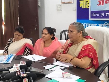 महिला आयोग की जनसुनवाई में 30 प्रकरणों पर हुई सुनवाई, सीआरपीएफ पर गिरी गाज... 3 महिला आयोग की जनसुनवाई में 30 प्रकरणों पर हुई सुनवाई, सीआरपीएफ पर गिरी गाज...