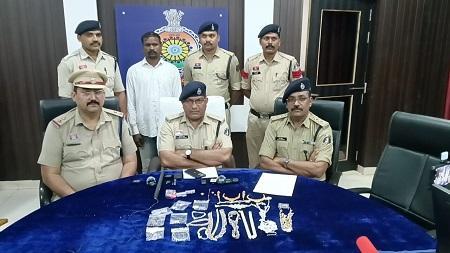 6 लाख की चोरी का खुलासा: साढ़ू भाई ही निकला मुख्य आरोपी, 24 घंटे में हुआ गिरफ्तार... 1 6 लाख की चोरी का खुलासा: साढ़ू भाई ही निकला मुख्य आरोपी, 24 घंटे में हुआ गिरफ्तार...