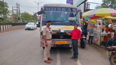 "ऑपरेशन-सुरक्षा" अभियान के तहत यातायात पुलिस दुर्ग द्वारा लापरवाह बस चालकों पर की जा रही हैँ कार्यवाही...