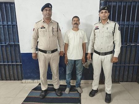 अवैध रूप से गांजा बिक्री करने वाला एक आरोपी पुलिस की गिरफ्त में...