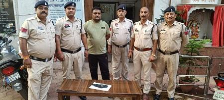 नशे का कारोबारी पुलिस की गिरफ्त मे... 1 नशे का कारोबारी पुलिस की गिरफ्त मे...