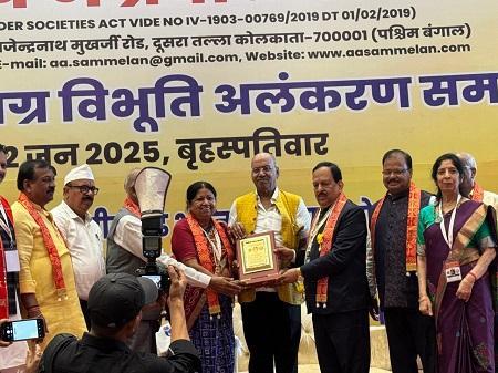 अंतर्राष्ट्रीय अग्र विभूति अलंकरण समारोह 2025 में शामिल हुए सांसद बृजमोहन अग्रवाल... 3 अंतर्राष्ट्रीय अग्र विभूति अलंकरण समारोह 2025 में शामिल हुए सांसद बृजमोहन अग्रवाल...