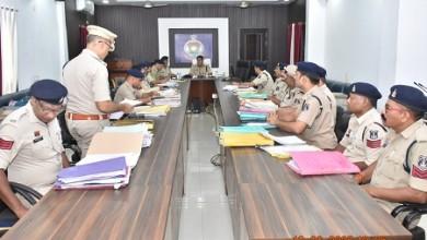 वरिष्ठ पुलिस अधीक्षक व्दारा दुर्ग अनुविभाग के थानों की ली गयी समीक्षा बैठक...