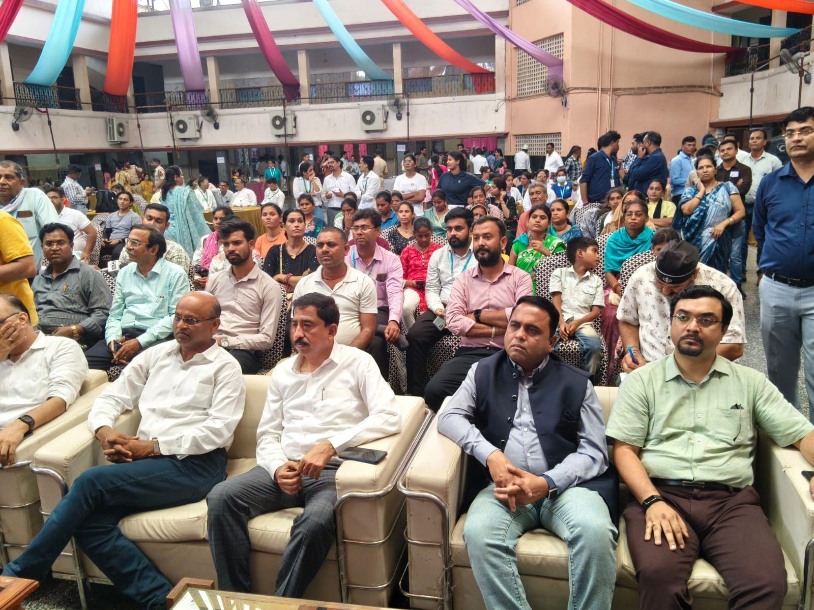 दुर्ग: 1257 पुलिसकर्मियों और परिजनों के लिए मेगा मेडिकल कैंप, 30 विशेषज्ञ डॉक्टरों ने दी सेवाएं...