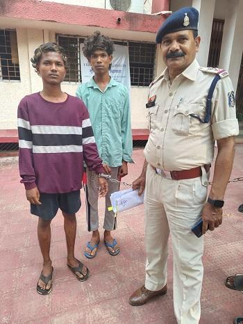 भिलाई में मोबाइल लूटपाट गिरोह का पर्दाफाश, दो आरोपी व दो नाबालिग पकड़े गए, 6 मोबाइल और बाइक जब्त... 1 भिलाई में मोबाइल लूटपाट गिरोह का पर्दाफाश, दो आरोपी व दो नाबालिग पकड़े गए, 6 मोबाइल और बाइक जब्त...
