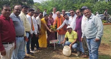 शहीदों की याद में "हर आंगन एक पेड़" का आयोजन: भिलाई में देश के पहले सिंदूर उद्यान का उद्घाटन...