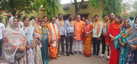 सर्वसहमति से ओमेश्वर यादव बने दुर्ग जनपद क्षेत्र सरपंच संघ के अध्यक्ष... 1 सर्वसहमति से ओमेश्वर यादव बने दुर्ग जनपद क्षेत्र सरपंच संघ के अध्यक्ष...