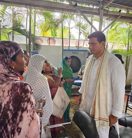 भेंट मुलाकात में पहुंचे गणमान्य नागरिको ने विधायक को बताई अपनी समस्या... 3 भेंट मुलाकात में पहुंचे गणमान्य नागरिको ने विधायक को बताई अपनी समस्या...