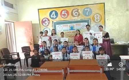 योगाभ्यास, व्याख्यान और प्रतियोगिताओं के जरिए बताया योग का महत्व...