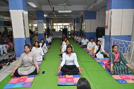 सेल-भिलाई इस्पात संयंत्र के खदानों, विद्यालयों और अस्पतालों में व्यापक भागीदारी के साथ मनाया गया अंतर्राष्ट्रीय योग दिवस 1 सेल-भिलाई इस्पात संयंत्र के खदानों, विद्यालयों और अस्पतालों में व्यापक भागीदारी के साथ मनाया गया अंतर्राष्ट्रीय योग दिवस