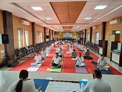 विश्व योग दिवस पर जिला विधिक सेवा प्राधिकरण द्वारा किया गया योग कार्यक्रम का आयोजन... 3 विश्व योग दिवस पर जिला विधिक सेवा प्राधिकरण द्वारा किया गया योग कार्यक्रम का आयोजन...