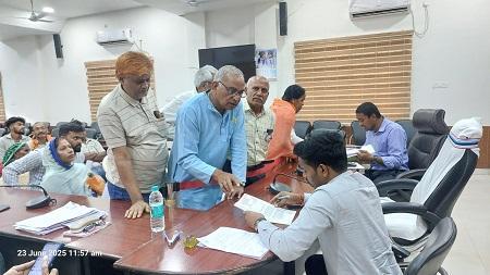 आंगनबाड़ी केंद्र के पास से घुरवा हटाने की मांग, बच्चों के स्वास्थ्य के लिए गंभीर खतरा... 1 आंगनबाड़ी केंद्र के पास से घुरवा हटाने की मांग, बच्चों के स्वास्थ्य के लिए गंभीर खतरा...