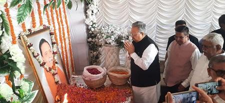 विधानसभा अध्यक्ष डॉ. रमन सिंह ने दी स्व. विद्यारतन भसीन को श्रद्धांजलि, बोले - समाजसेवा में था उनका अद्वितीय योगदान... 1 विधानसभा अध्यक्ष डॉ. रमन सिंह ने दी स्व. विद्यारतन भसीन को श्रद्धांजलि, बोले - समाजसेवा में था उनका अद्वितीय योगदान...