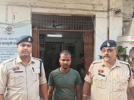 अश्लील वीडियो अपलोड कर देखने व अन्य लोगों को दिखाने वाले आरोपी को गिरफ्तार कर न्यायिक रिमांड पर भेजा गया जेल... 1 अश्लील वीडियो अपलोड कर देखने व अन्य लोगों को दिखाने वाले आरोपी को गिरफ्तार कर न्यायिक रिमांड पर भेजा गया जेल...