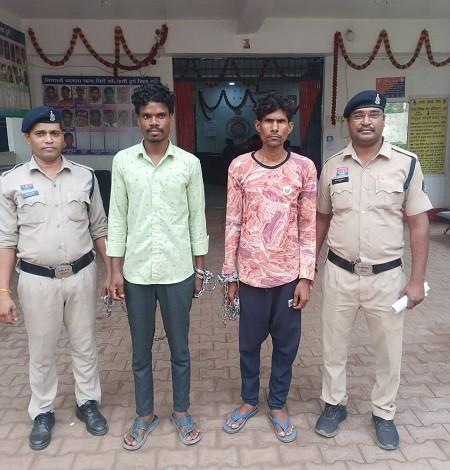Durg Crime News: युवती की अश्लील वीडियो बनाकर की वायरल करने की कोशिश, दो आरोपी गिरफ्तार... 1 Durg Crime News: युवती की अश्लील वीडियो बनाकर की वायरल करने की कोशिश, दो आरोपी गिरफ्तार...