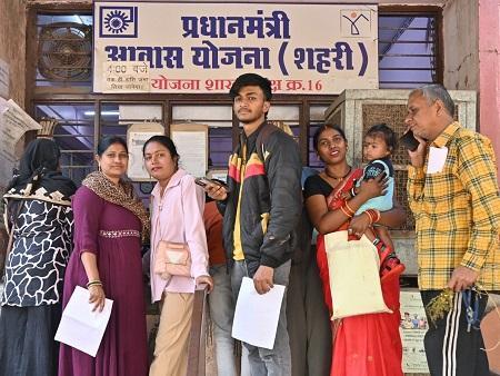 हितग्राही 10 प्रतिशत अंशदान की राशि जमा कर लाटरी में भाग लेवे...