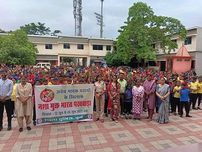 महिला रक्षा टीम द्वारा ऑपरेशन विश्वास के तहत नशे के विरुद्ध लोगों को किया जा रहा जागरूक... 1 महिला रक्षा टीम द्वारा ऑपरेशन विश्वास के तहत नशे के विरुद्ध लोगों को किया जा रहा जागरूक...