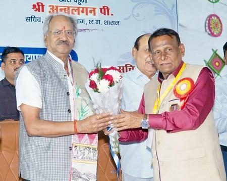 पद्मश्री डॉ. सुरेन्द्र दुबे के निधन पर सांसद बृजमोहन अग्रवाल ने जताया गहरा शोक... 1 पद्मश्री डॉ. सुरेन्द्र दुबे के निधन पर सांसद बृजमोहन अग्रवाल ने जताया गहरा शोक...