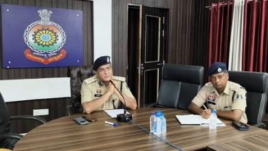 पुलिस अधीक्षक व्दारा लम्बित समंस-वारंट का किया गया समीक्षा...