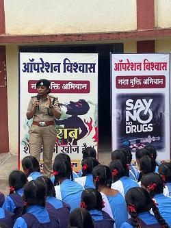 नशे के खिलाफ चलाए जा रहे अभियान ऑपरेशन विश्वास के तहत् दुर्ग पुलिस पहुंची बघेरा स्कूल 3 नशे के खिलाफ चलाए जा रहे अभियान ऑपरेशन विश्वास के तहत् दुर्ग पुलिस पहुंची बघेरा स्कूल