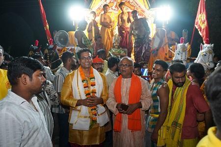 भगवान जगन्नाथ की रथ यात्रा महोत्सव में शामिल हुए विधायक देवेंद्र, सभी की सुख समृद्धि के लिए जगन्नाथ स्वामी से की कामना... 1 भगवान जगन्नाथ की रथ यात्रा महोत्सव में शामिल हुए विधायक देवेंद्र, सभी की सुख समृद्धि के लिए जगन्नाथ स्वामी से की कामना...