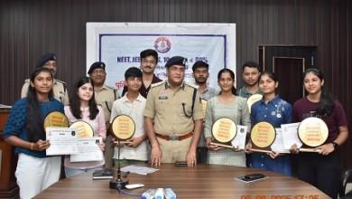 NEET-JEE में टॉप और खेलों में गोल्ड जीतने वाले पुलिसकर्मियों के बच्चों को SSP ने किया सम्मानित...