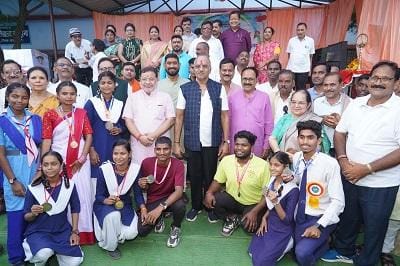 शिक्षा और पर्यावरण के प्रति प्रतिबद्धता का संदेश देता ‘शाला प्रवेश उत्सव’....