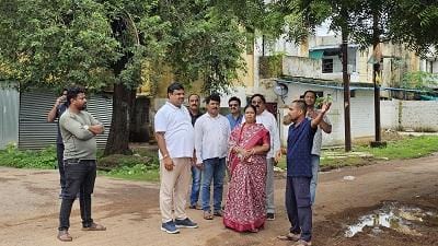 पानी निकासी और एप्रोच सड़क बनाने विधायक गजेन्द्र यादव मैदान में उतरे पीडब्लूडी की टीम के साथ 4 वार्ड का निरीक्षण...