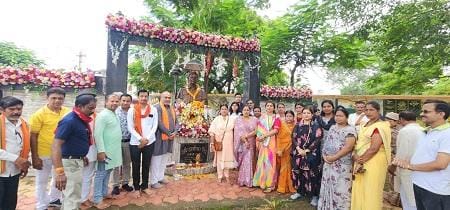 मदनवाड़ा शहादत दिवस पर दुर्ग ग्रामीण विधायक ललित चंद्राकर ने शहीदों को दी श्रद्धांजलि... 1 मदनवाड़ा शहादत दिवस पर दुर्ग ग्रामीण विधायक ललित चंद्राकर ने शहीदों को दी श्रद्धांजलि...