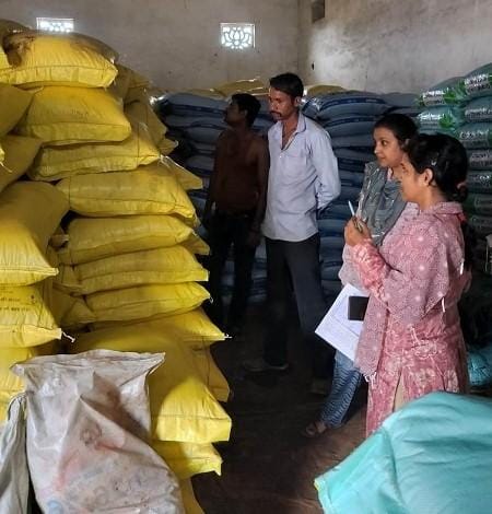 उर्वरक विक्रय प्रतिष्ठानों का सतत् औचक निरीक्षण...