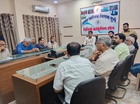 आयुक्त ने चेंबर ऑफ कामर्स की ली बैठक, बोले प्लास्टिक का इस्तेमाल बंद करने में करें सहयोग...