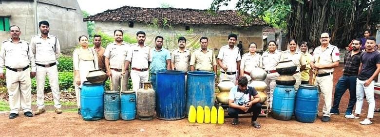 आबकारी विभाग दुर्ग की अवैध शराब निर्माण, विक्रय एवं धारण पर बड़ी कार्यवाही...