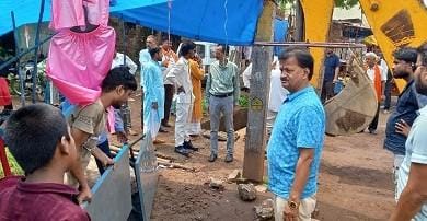 रोडसाइड एवं नाले के ऊपर अतिक्रमण कर ठेला लगाने वालों पर हुई कार्रवाई.... 9 रोडसाइड एवं नाले के ऊपर अतिक्रमण कर ठेला लगाने वालों पर हुई कार्रवाई....