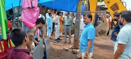 रोडसाइड एवं नाले के ऊपर अतिक्रमण कर ठेला लगाने वालों पर हुई कार्रवाई....