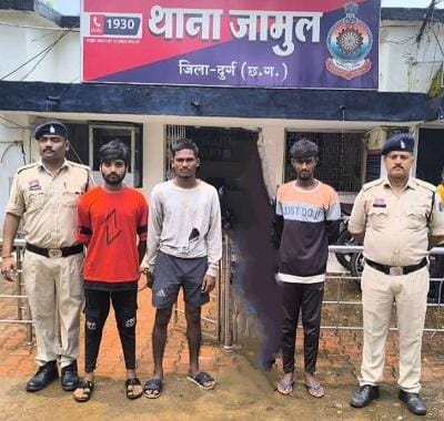 लूट करने वाले 03 आरोपी एवं 01 नाबालिक बालक पकड़ाये....