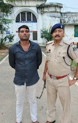 सुपेला पुलिस की कार्यवाही: जेल से धमकी देकर परिजनों से पैसो की मांग करने वाला मुख्य आरोपी पुलिस की गिरफ्त में