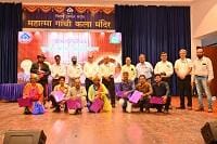 बीएसपी के संविदा कर्मियों ने प्रस्तुत किया ‘सुरक्षा नाट्य समारोह’.... 4 बीएसपी के संविदा कर्मियों ने प्रस्तुत किया ‘सुरक्षा नाट्य समारोह’....