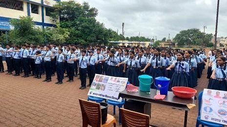 स्वामी आत्मानंद विद्यालय में सफाई अपनाओ बीमारी भगाओ अभियान चलाया गया...