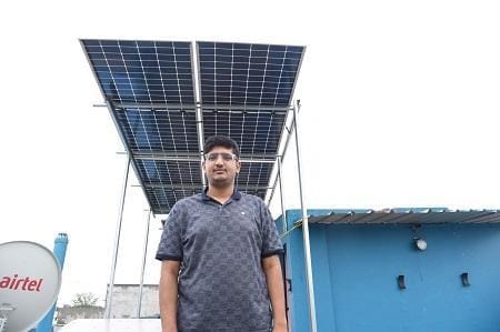 सौर ऊर्जा से रोशन हुआ धनोरा, राजीव दंडोना के घर का बिजली बिल हुआ आधा...