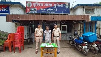 सुपेला पुलिस की बड़ी कार्रवाई: चाकू से आमजन को धमकाने वाला बदमाश गिरफ्तार... 2 सुपेला पुलिस की बड़ी कार्रवाई: चाकू से आमजन को धमकाने वाला बदमाश गिरफ्तार...