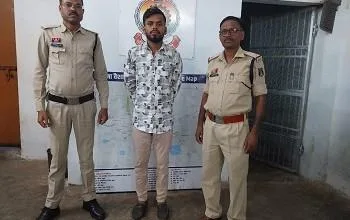 CG News: होटल मैनेजर पर बियर की बोतल से हमला, आरोपी पुलिस की गिरफ्त में... 6 CG News: होटल मैनेजर पर बियर की बोतल से हमला, आरोपी पुलिस की गिरफ्त में...